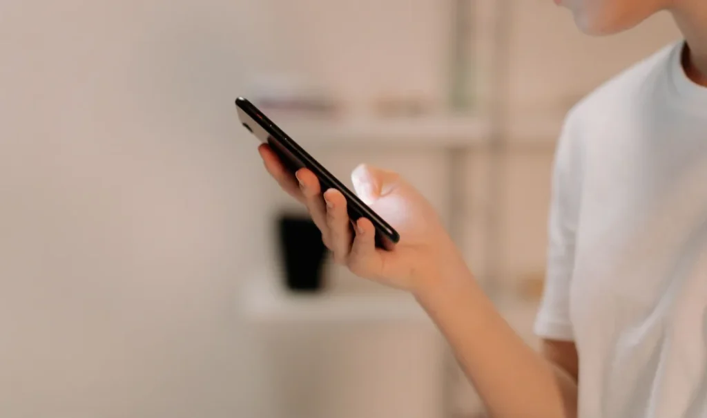 Navegação em um site pelo smartphone